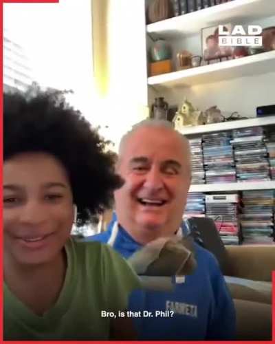 This 'sneaking up behind you' filter prank gets some of the funniest reactions ?