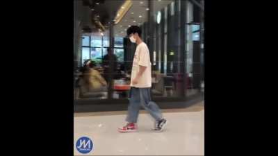 Sooo smooth (Moonwalk)
