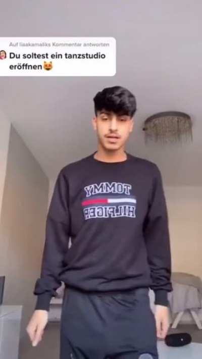 Those dancemoves are H O T????