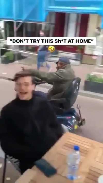 Dudes vybing ?
