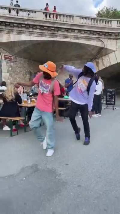 I like to move it move it funny dance on the street