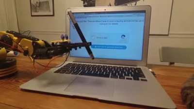 Robot beats "I am not a Robot" Captcha