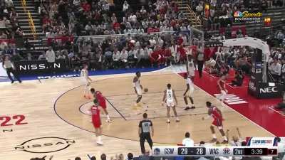 [Highlight] Bradley Beal Lobs it to Kristaps Porzingis for the One-Handed Jam