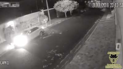 " Gonna Steal The CAR. " ?