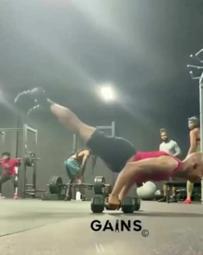 My shoulders dislocated just by watching this. Saitama sensei??