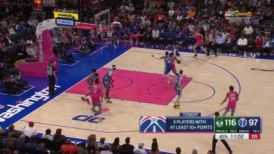 [Highlight] Kendrick Nunn sends Giannis flying the wrong way and scores the easy bucket