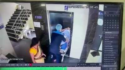 To load a patient in the elevator