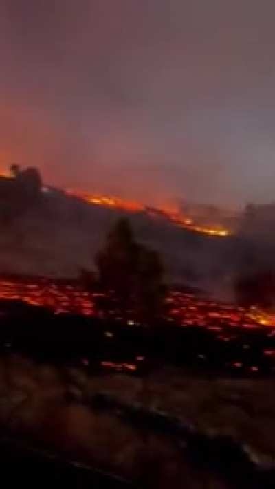 It's not a movie set... Just La Palma volcano