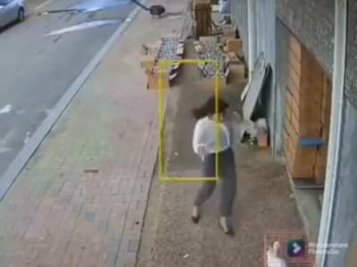 Lady barely survives a fatal accident