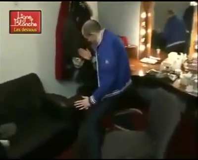 How to not wake up a martial artist!