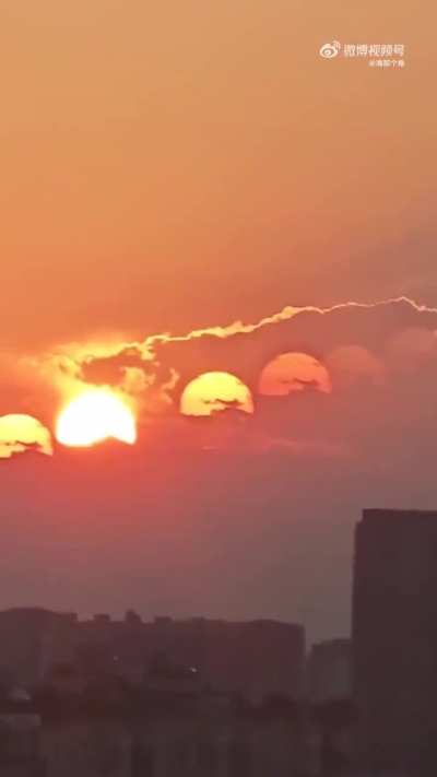 ? In Chengdu, 7 Suns appeared as a result of the refraction of light.