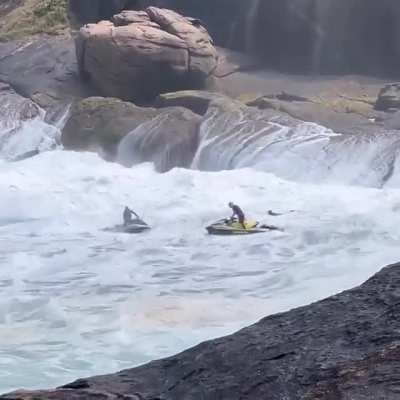 Jet ski saving Surfer ?