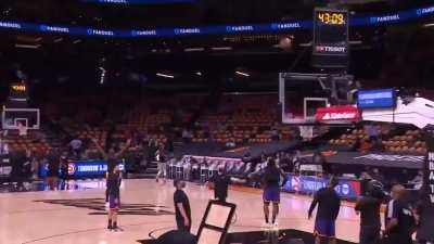 [Highlight] DeAndre Ayton Hits Pregame Underhanded Halfcourt 3