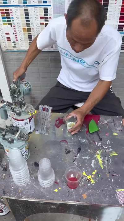 This man can replicate any color just by seeing it.