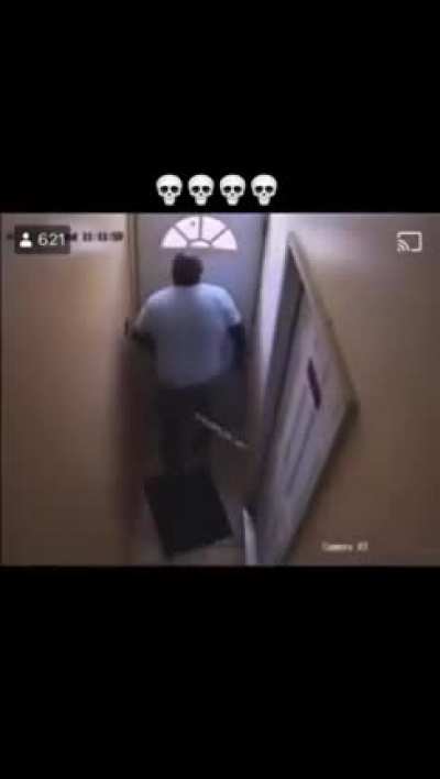 Guy broke thief arm with a baseball bat. I can watch this all day ?