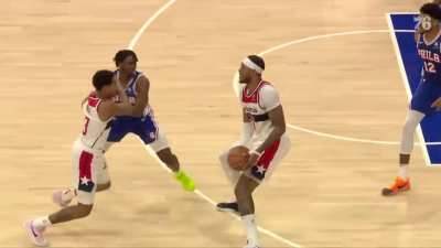 [Highlight] Tyrese Maxey takes it in on the fast break and CONTORTS his body to complete the ACROBATIC and-one against Daniel Gafford and the Wizards!