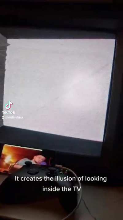 Illusion with an old TV and broken phone