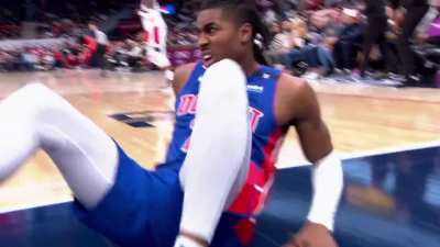 [Highlight] Jaden Ivey gets around Deni Avdija and converts the circus layup
