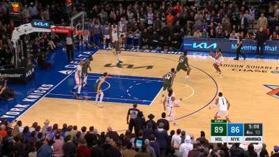 [Highlight] After being down 24, Immanuel Quickley hits the three to tie the game for the Knicks