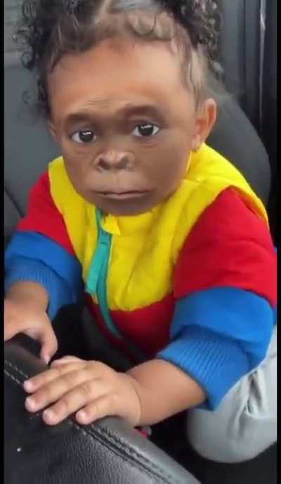 Mom plays a funny prank on her toddler daughter ☺️☺️?