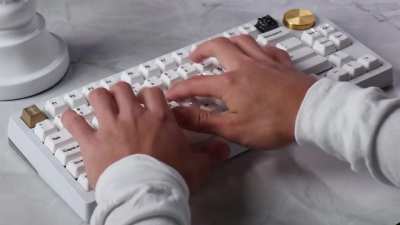 The sound of this ceramic keyboard