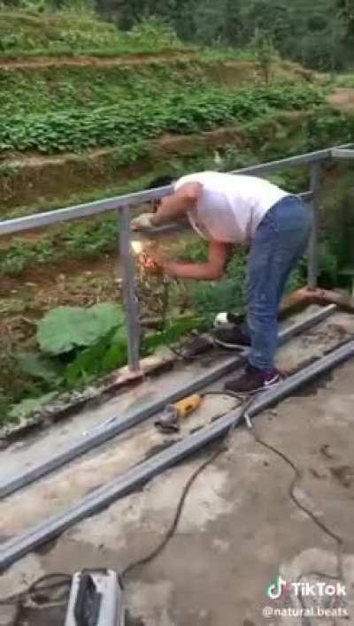 WCGW trying to weld with mental absence