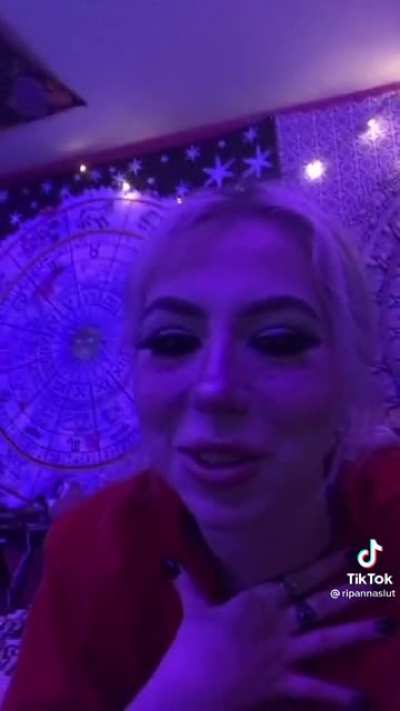 My respect for Dixie D’Amelio after seeing multiple clips from this video + finding out she travelled to the Bahamas this week/during a pandemic ???????