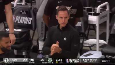 [Highlight] Giannis Antetokoumpo yams it over Jeff Green to make it 14 straight Bucks points