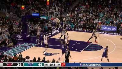 [Highlight] Dennis Smith Jr. throws down a monster jam on Max Strus!