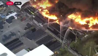 Massive 5 acre fire has broken out a warehouse storing plastic plant pots in Kissimmee, Florida. Hazmat teams are monitoring air quality due to the large amount of smoke coming from the burning plastics. Residents with breathing issues should remain indoo