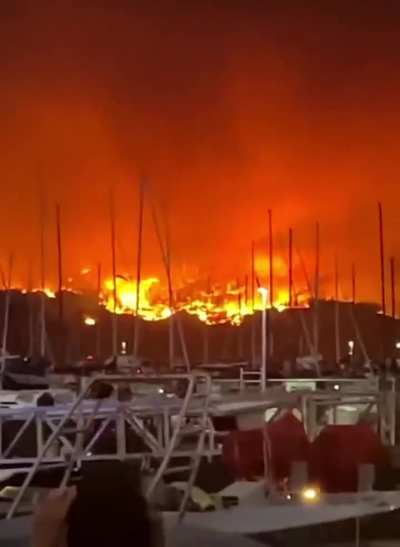 Raging wildfires spreads in Kelowna, BC, Canada ?