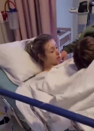 ?This lady just had surgery and was having a short-term memory loss caused by anesthesia. Her husband came in to check on her immediately after the surgery..... ❣️❣️❣️ ?May you find joy in everything you choose to do especially on Valentine Day?