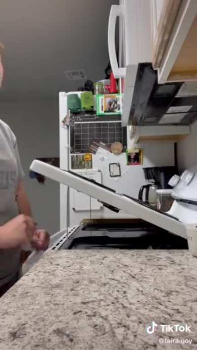 How to clean this part of a stove. I’m just... i cant... (cred. @taira.goy)