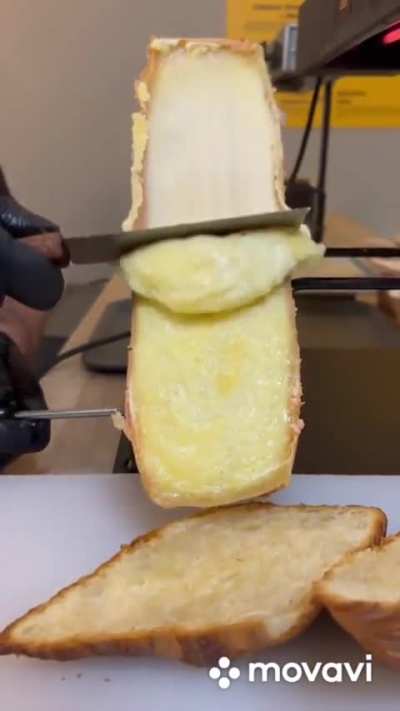 This raclettte on a croissant