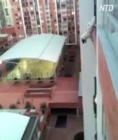 Climbing to a balcony 6+ stories up to save a stuck dog