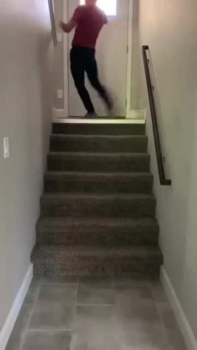 The way this guy practices ALL his football skills at home during the lockdown