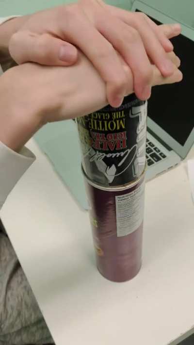 This pop can fits so perfectly into the pringles can that it is airtight