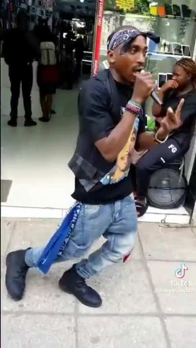 Seeing 2pac performing on Moi Avenue isn't how I expected my day to start