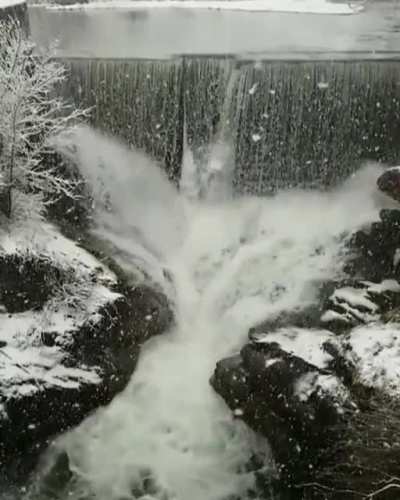 ? A beautiful waterfall in the wintertime ?
