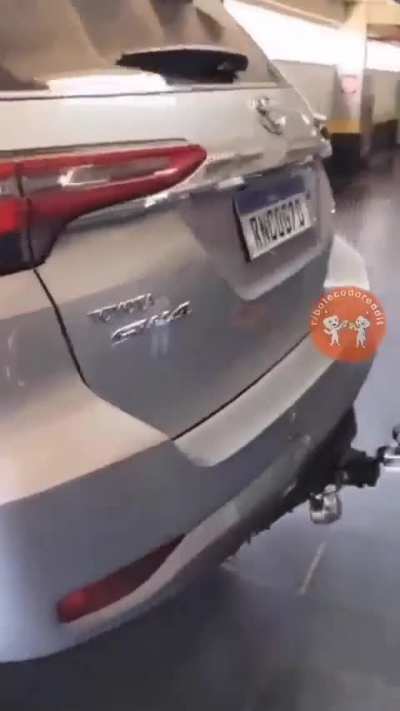To exit the parking lotn( Brazil)