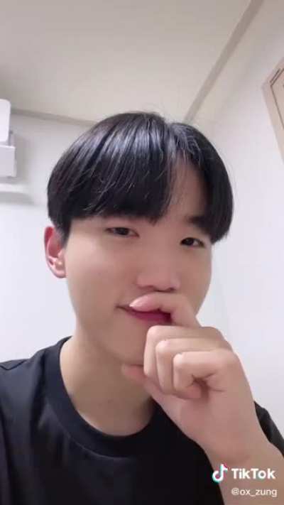 When he say 'MAMA', i can feel it, so FUCKING HURT :<< :v