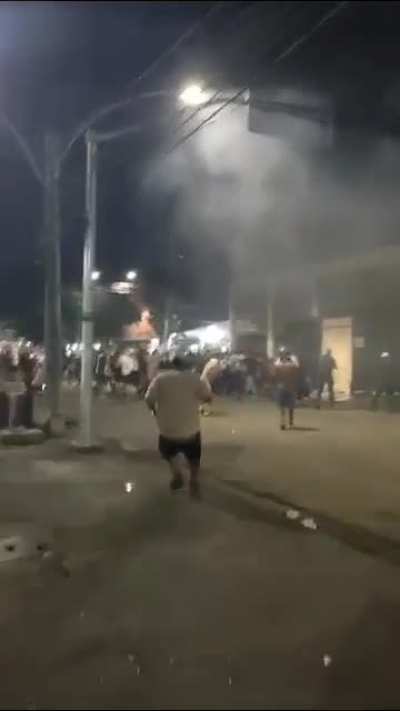 Man was ready to throw his piss at the cops