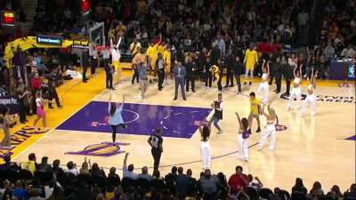 [Highlight] A 15-year old fan hits the 3 and gets a Mike Breen "Bang!"