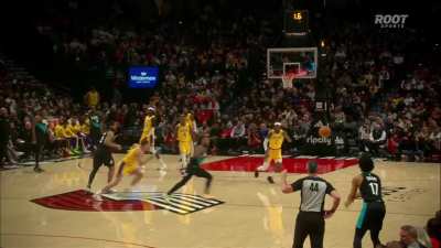 [Highlight] Dame beats the buzzer with the Blazers 10th three in the first quarter