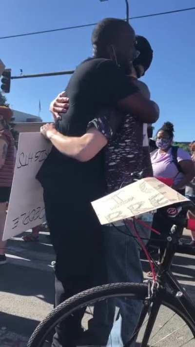 Beautiful moment between black and white protestors in Minneapolis. ✊?✊?✊?