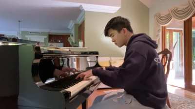 Absolute madlad plays "Rush E" on piano.
