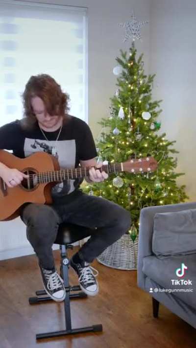 Fairytale of New York played Fingerstyle ?