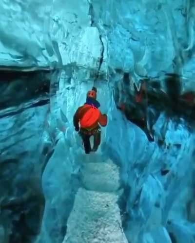 ? Journey through an ice cave ?