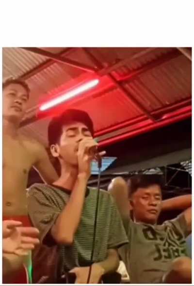 Dude channels his inner Celine Dion during karaoke performance and absolutely crushes it