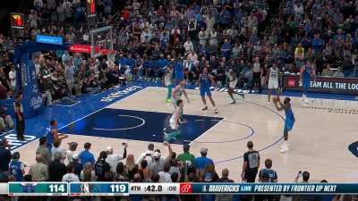 [Highlight] Tim Hardaway Jr misses the dunk leading to the ball going the other way and cutting the Dallas lead to 3